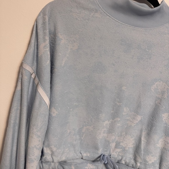 Nike Reflective Cropped Sweater - Picture 2 of 6